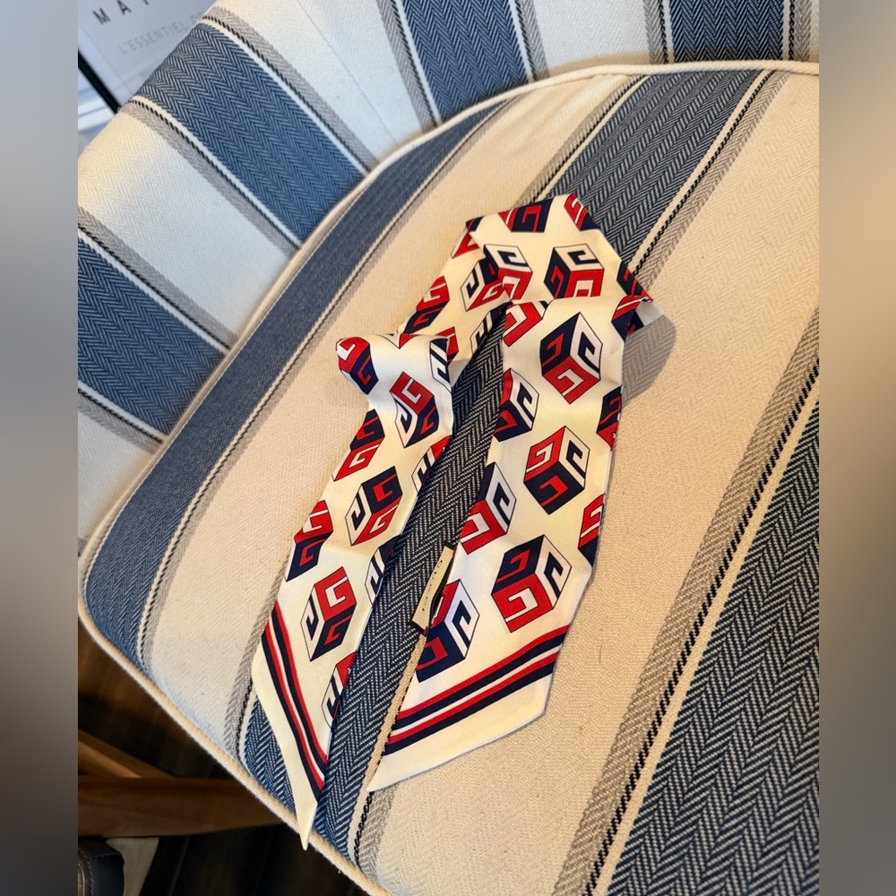 GICCI Petite scarf
